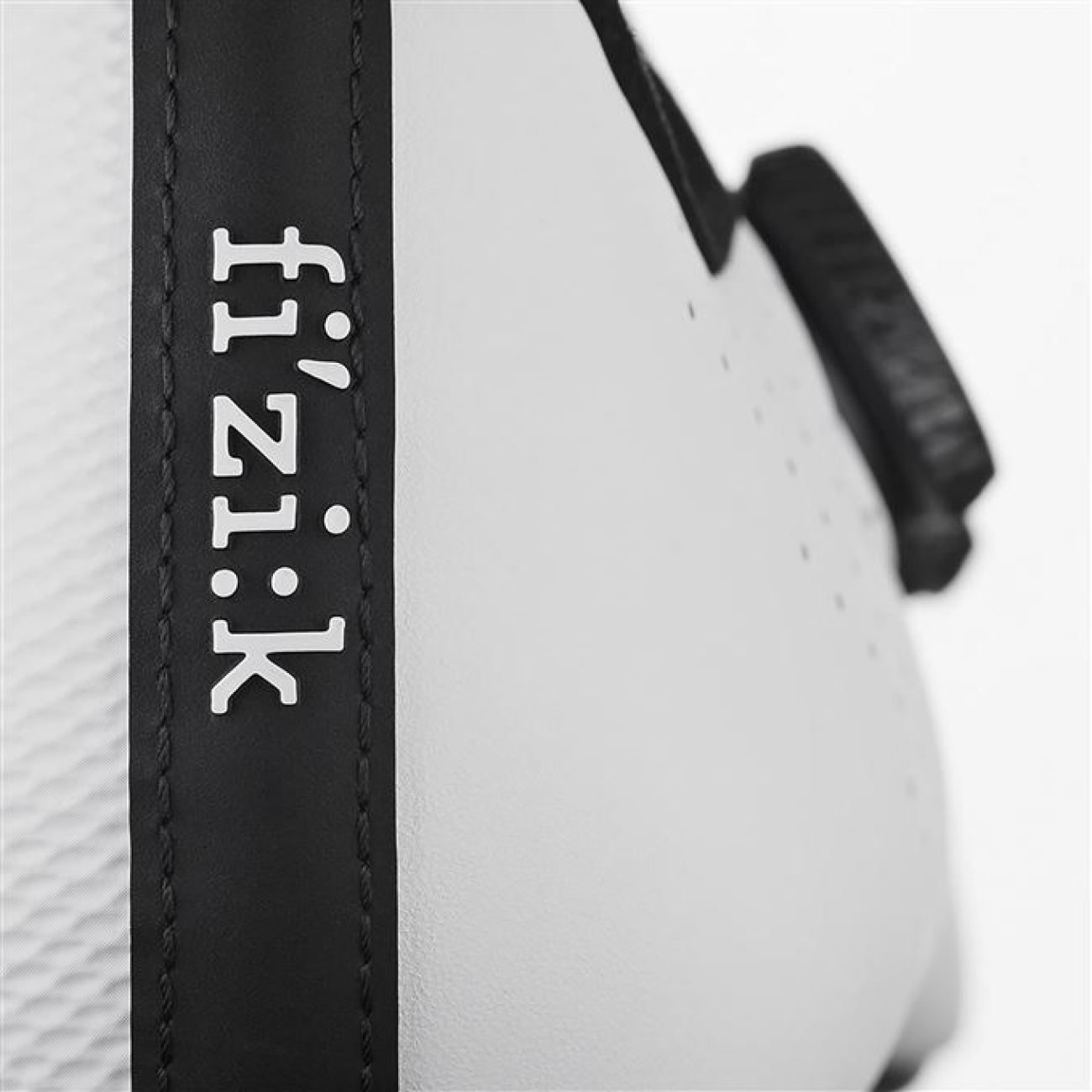 FIZIK Kerékpáros Cipő - INFINITO CARBON 2 - Fehér/fekete
